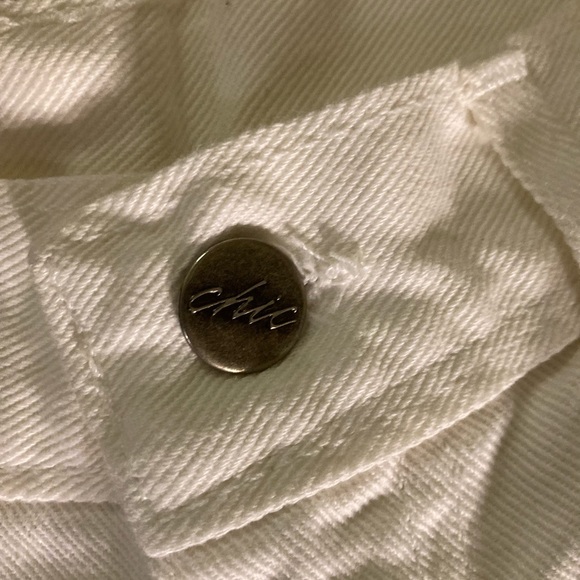 Vintage Chic jean shorts - Picture 5 of 14